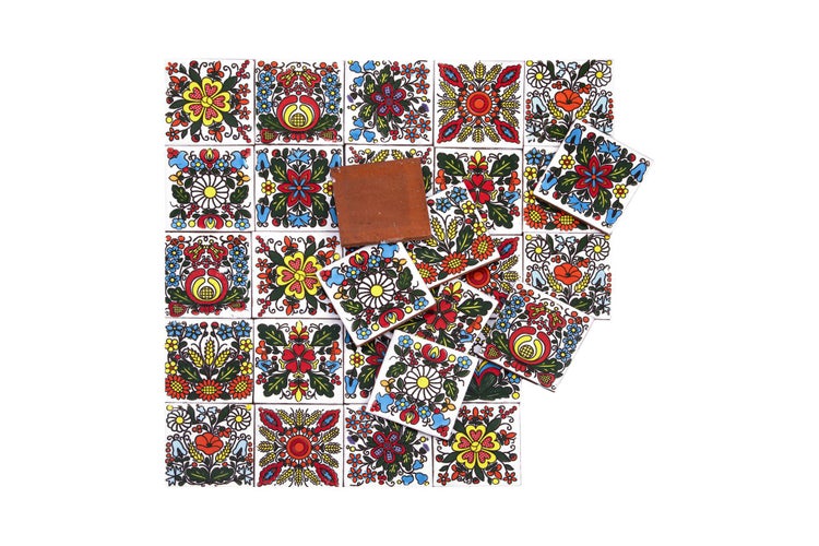 Dekorative Fliesen mit Blumenmuster