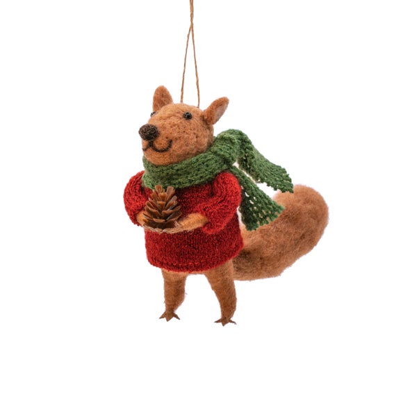 Hängende Eichhörnchenfigur mit Schal und Tannenzapfen als Weihnachtsbaumschmuck