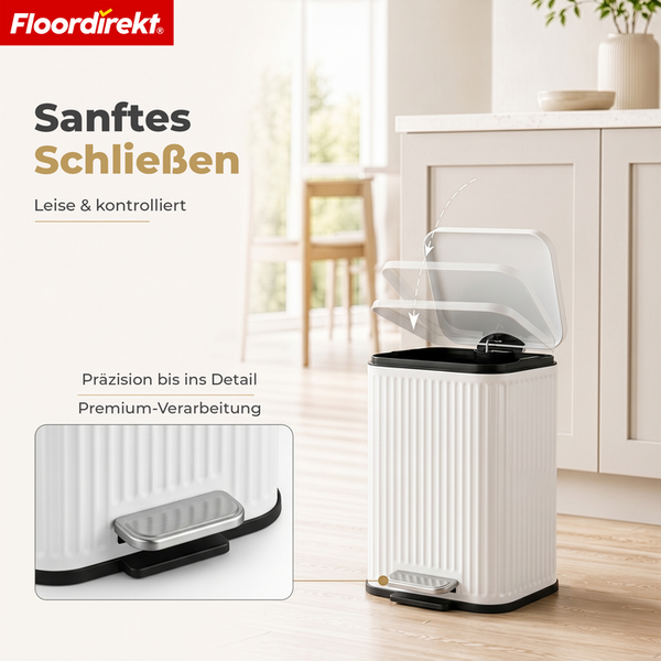 Weißer Tretmülleimer mit Soft-Close-Deckel, Rillenstruktur und Metallpedal in einer hellen Küche. Floordirekt Logo.