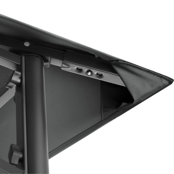 Detailansicht der Eckbefestigung und des Verstellmechanismus eines Sonnenschirmgestells mit schwarzer Textilbespannung.