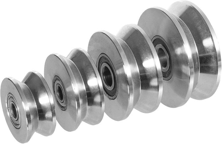 Eine Reihe von sechs metallischen V-Nut-Laufrollen mit integrierten Kugellagern in unterschiedlichen Größen.