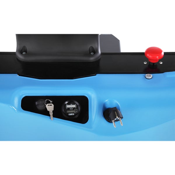 Detailansicht eines Reinigungsgeräts mit Schlüssel, Display und Stecker