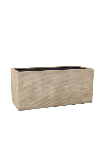 Rechteckiger Pflanztrog mit horizontaler Rillenstruktur in beige Steinoptik.