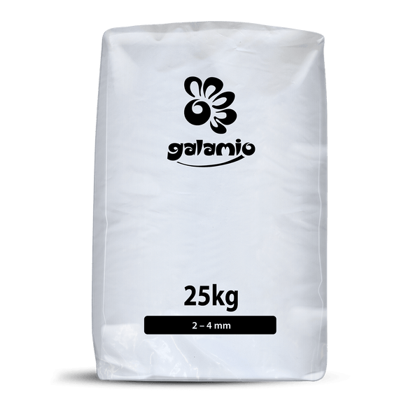 Farbenfroher Kinderteppich mit Comic-Wildtieren wie Giraffe, Elefant, Löwe, Zebra, Nilpferd und Affe in einer Dschungellandschaft.