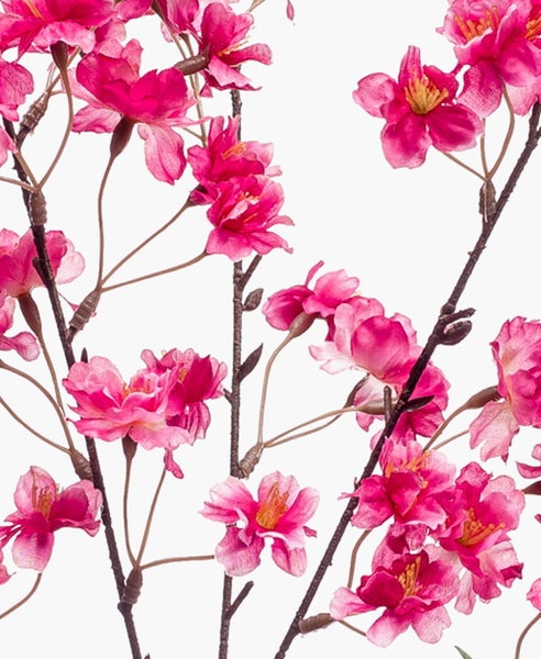 Künstlicher Kirschblütenzweig mit rosa Blüten.