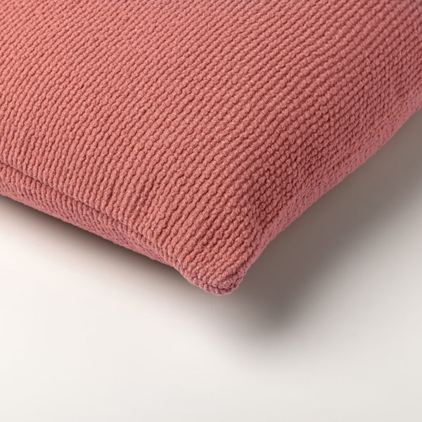 Quadratisches Kissen mit Rippenstruktur