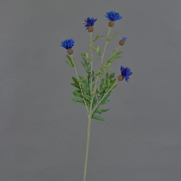 Künstliche Hortensie mit blauen und violetten Blüten und grünen Blättern.