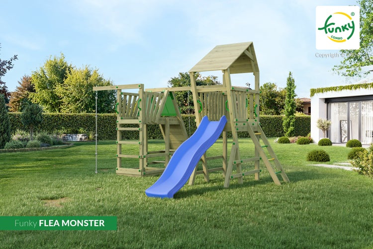 Kinderspielplatz Funky Flea Monster aus Holz mit Rutsche, Spielturm mit Dach, Leiter und Kletterseil im Garten von Funky Combo.