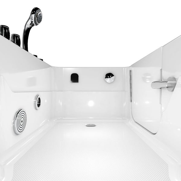 Innenansicht einer barrierefreien Badewanne mit Tür