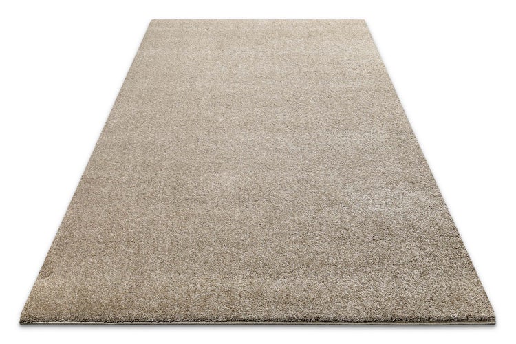 Rechteckiger Hochflor-Teppich in Beige.