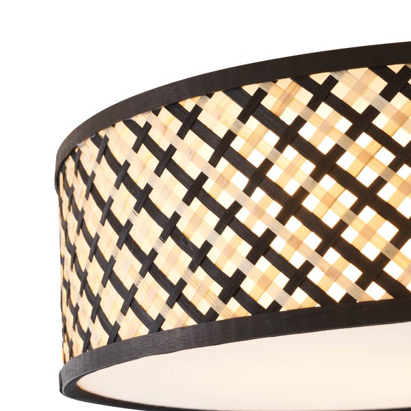 Detailaufnahme einer geflochtenen Lampe für den Innenbereich