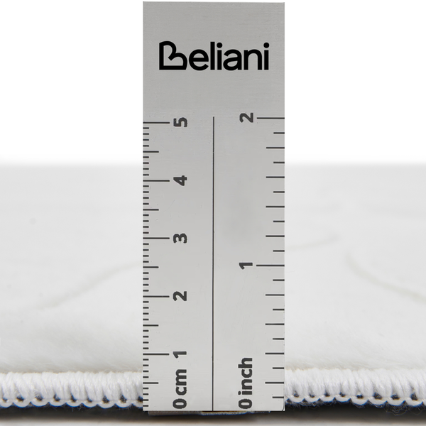 Beliani Logo auf einem Lineal zur Messung der Florhöhe eines Teppichs