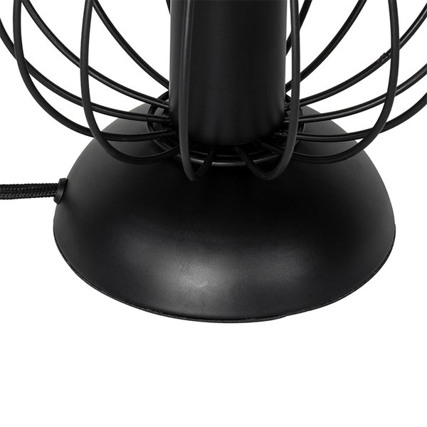 Detailansicht einer schwarzen Lampe mit Metallkäfig