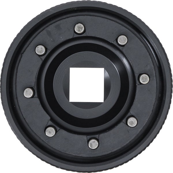 Schwarzer Adapter mit quadratischer Öffnung