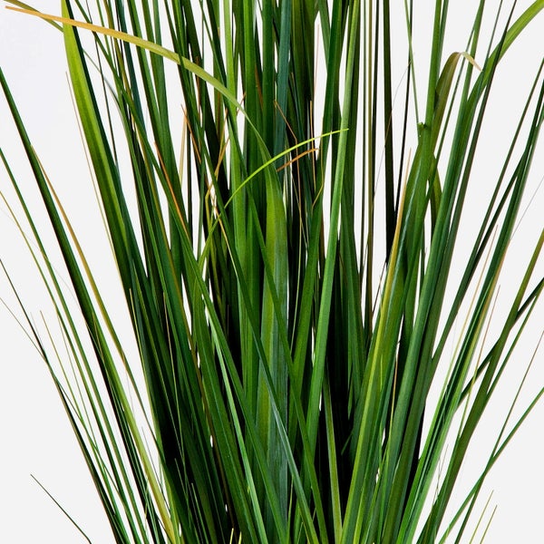 Detailansicht einer künstlichen Monstera Adansonii mit grünen Lochblättern.