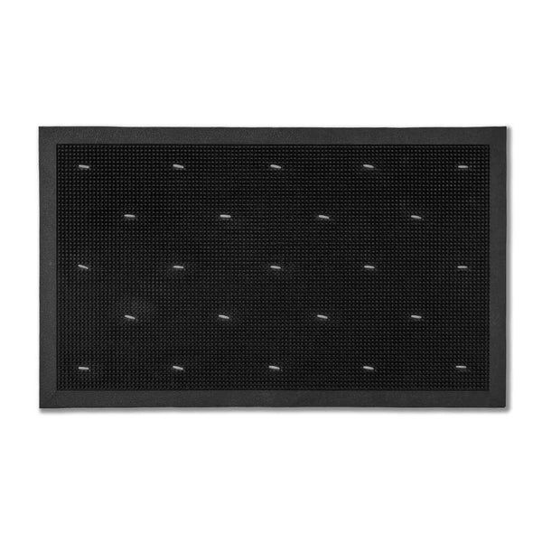 Schwarze Gummifußmatte mit Noppenstruktur.