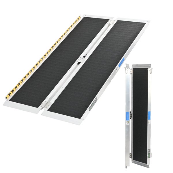 Aluminium Rollstuhlrampe, zusammengeklappt und aufgeklappt dargestellt