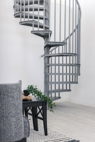 Wendeltreppe RONDO – Wendeltreppe aus schwarzem Stahl – Durchmesser 120 cm – Höhe 300 cm
