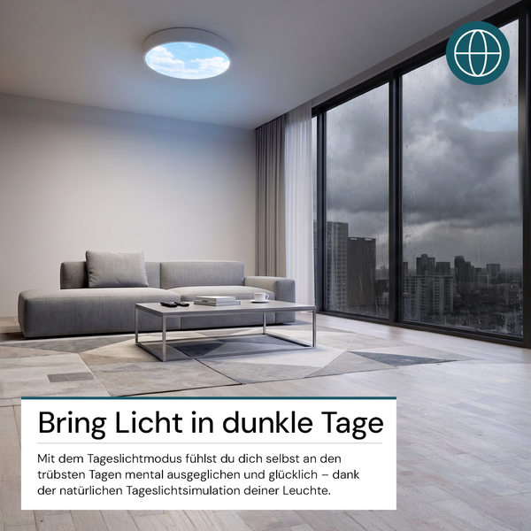 Rundes Deckenlicht mit Tageslichtsimulation im modernen Wohnzimmer an einem regnerischen Tag.