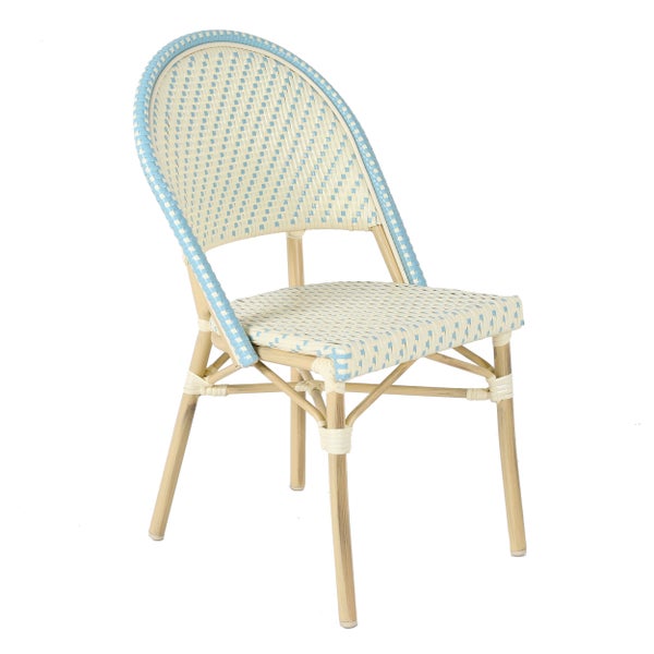 Bistrostuhl mit hellblauem und cremefarbenem Kunststoffgeflecht und Naturholzgestell.
