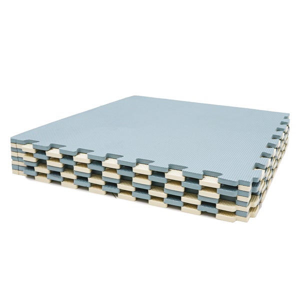 Stapel ineinandergreifender Schaumstoff-Puzzlematten in Blau und Creme zum Schutz von Böden oder als Spielunterlage.