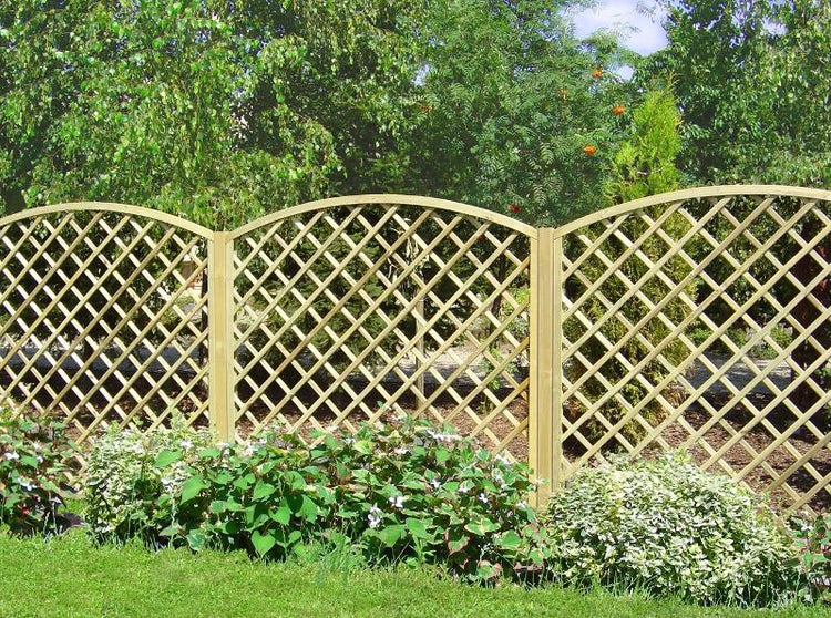 Holzspalier mit abgerundetem Abschluss für den Garten