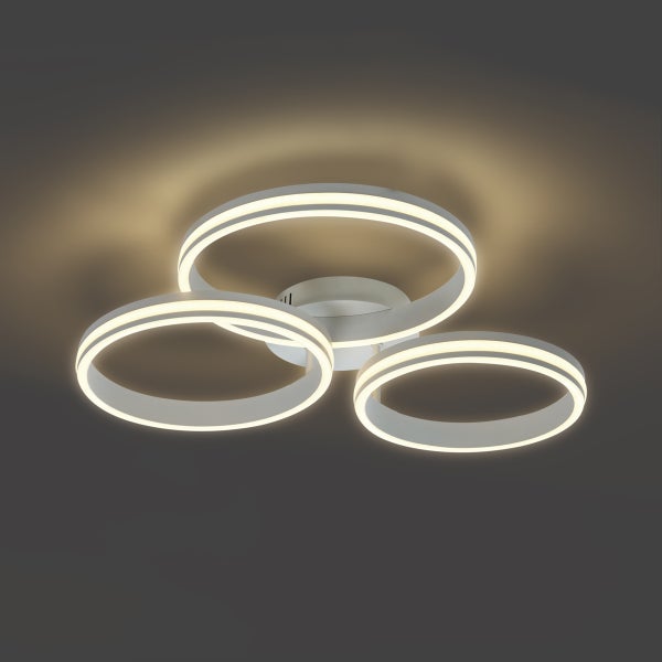 Deckenleuchte mit drei runden, strahlenden Elementen