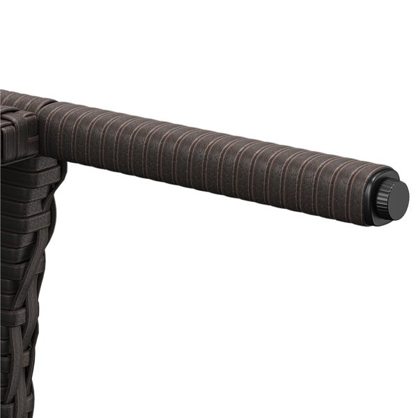 Detailansicht eines Rattanmöbelstücks mit geflochtener Oberfläche