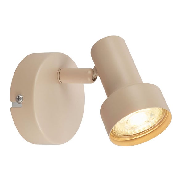 Verstellbarer Wandstrahler aus Metall in Beige mit eingeschaltetem Leuchtmittel.