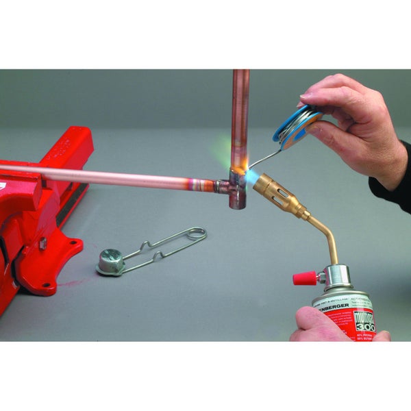 Löten von Kupferrohren mit einer Lötlampe