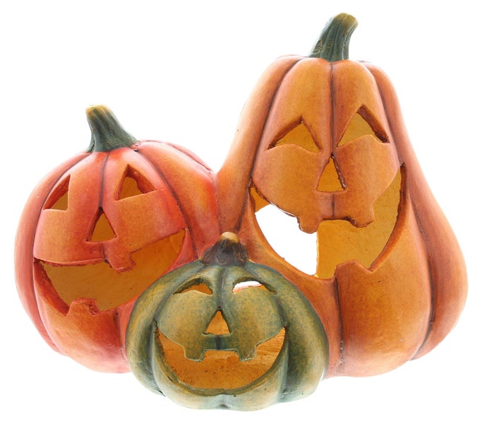 Dekorative Halloween-Kürbisse mit geschnitzten Gesichtern