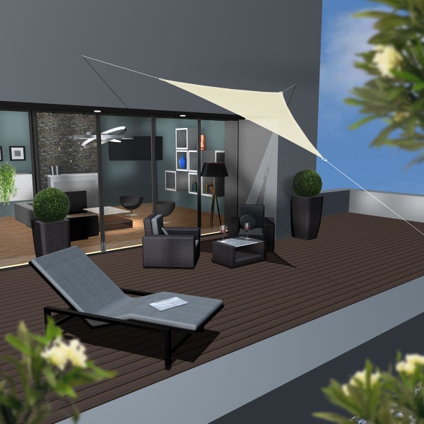 Moderne Terrasse mit dreieckigem Sonnensegel, Sonnenliege und Rattan-Lounge-Set auf Terrassendielen.