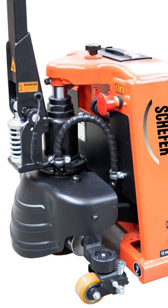 Detailansicht eines elektrischen Gabelhubwagens der Marke Scheffer