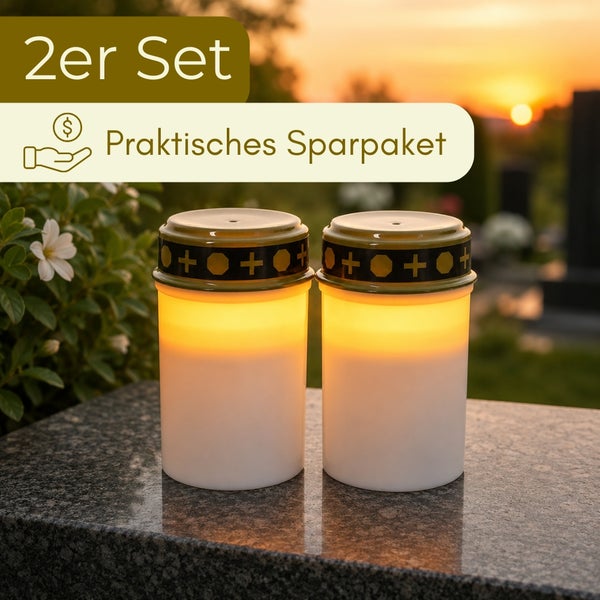 Zwei Grablichter im Sparpaket auf einem Gedenkstein bei Sonnenuntergang.