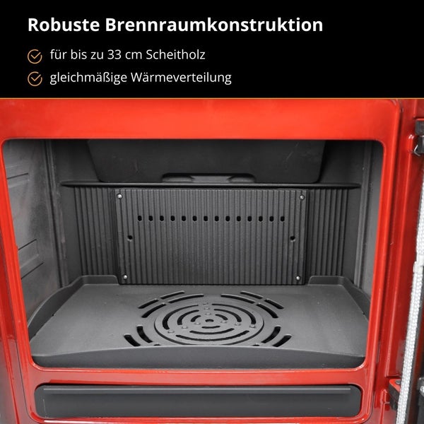 Brennraum eines Kaminofens mit robuster Konstruktion für Scheitholz bis zu 33 Zentimeter und gleichmäßiger Wärmeverteilung.