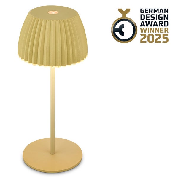 Nahaufnahme einer Wandleuchte mit geripptem Schirm und Auszeichnung Leuchte des Jahres 2024