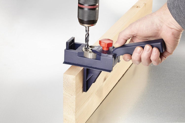 kwb Dübelprofi / Dübellehre, Komplett-Set inkl. CV Holzbohrer und Holz-Dübel, Universal-Bohrhilfe für gerade Bohrungen von Ø 3 3.3, 4 4.2, 5 6 6.8, 8 10 12 mm