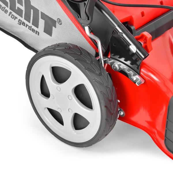 Detailansicht eines roten Rasenmähers mit Fangkorb