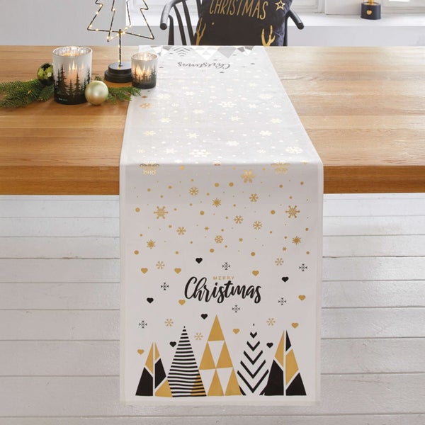 Weihnachtstischläufer mit Schneeflocken und Tannenbaum Motiven auf Holztisch