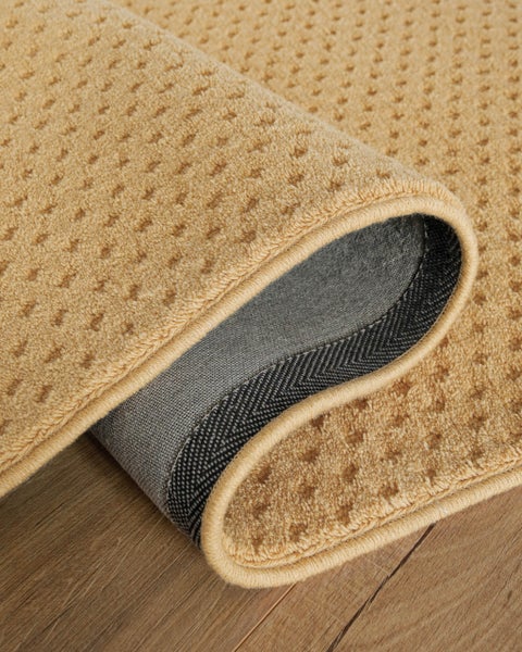 Teppichläufer mit Waffelstruktur, geketteltem Rand und rutschfester Rückseite.