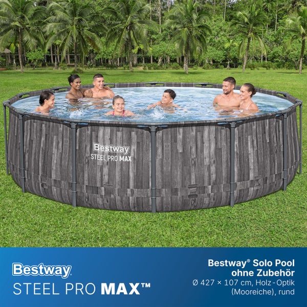 Runder Bestway Steel Pro Max Pool in Holz-Optik Mooreiche mit Durchmesser 427 Zentimeter. Personen baden im Pool auf einer hellen Rasenfläche.