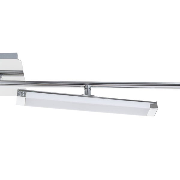 Detailansicht eines LED-Deckenstrahlers aus verchromtem Metall mit einem rechteckigen Lichtkopf.