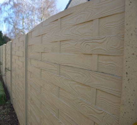 Gartenzaun mit Holzstruktur