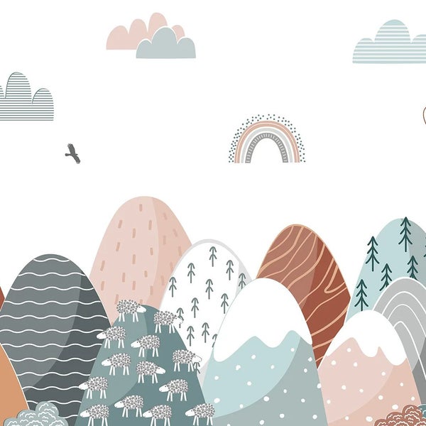 Kinderzimmer-Tapete mit einer illustrierten Berglandschaft, Schafen, einem Regenbogen und Wolken in sanften Tönen.