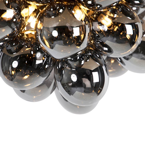 Nahaufnahme einer Kugel-Hängeleuchte