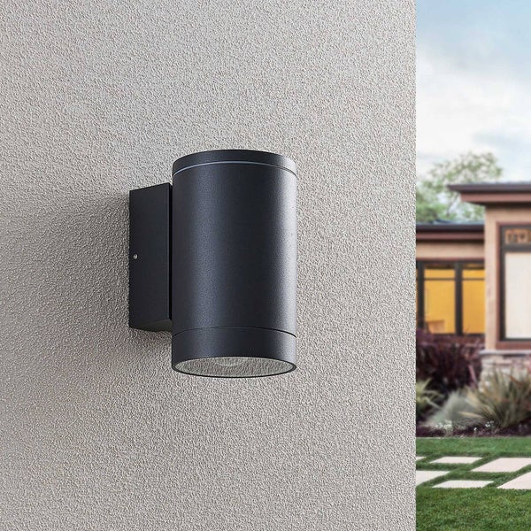 Gartenlandschaft mit Rasenfläche und Rasenkante