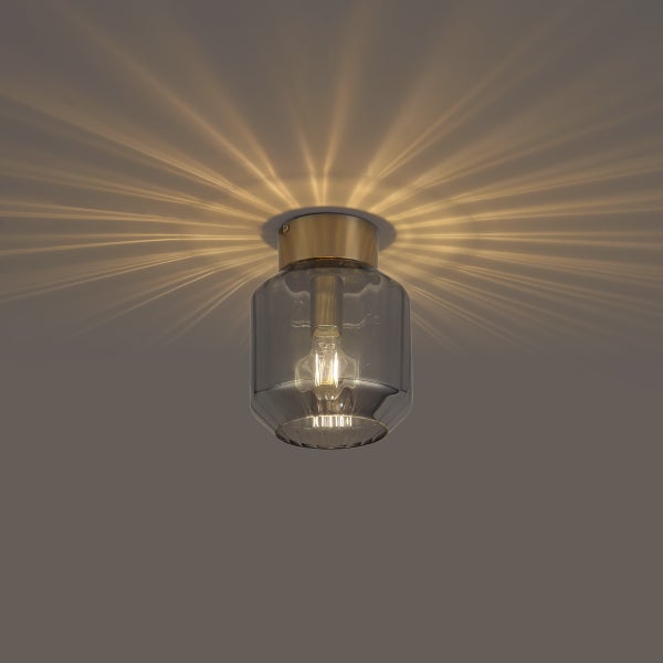 Deckenleuchte mit grauem Glasschirm und goldfarbener Halterung