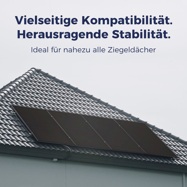 Solarmodule auf einem Ziegeldach mit Hinweistext zu Kompatibilität und Stabilität.