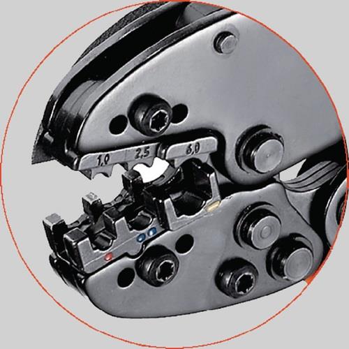 Crimpzange für Kabelschuhe, Detailansicht der Backen