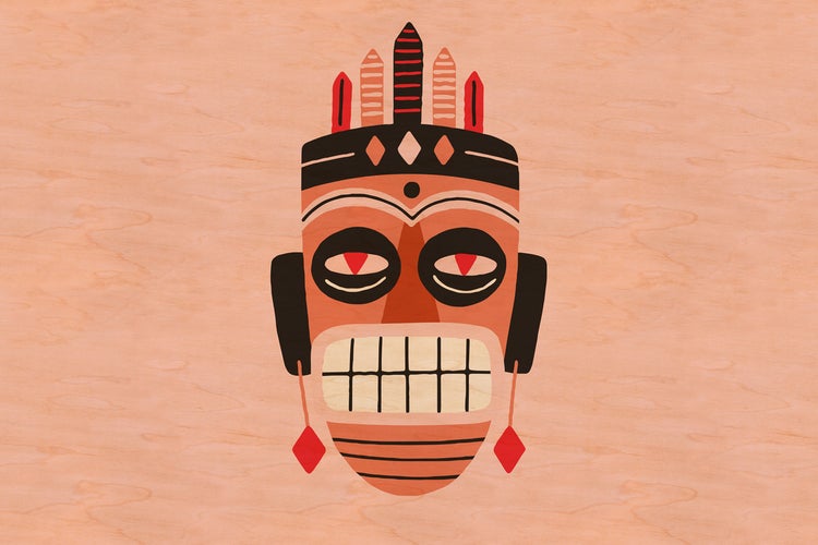 Dekorative Holzmaske mit traditionellen Mustern